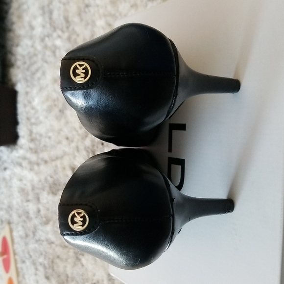 Shoes - Picture 3 of 4